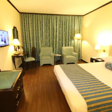 Islamabad Hotel Buitenkant foto