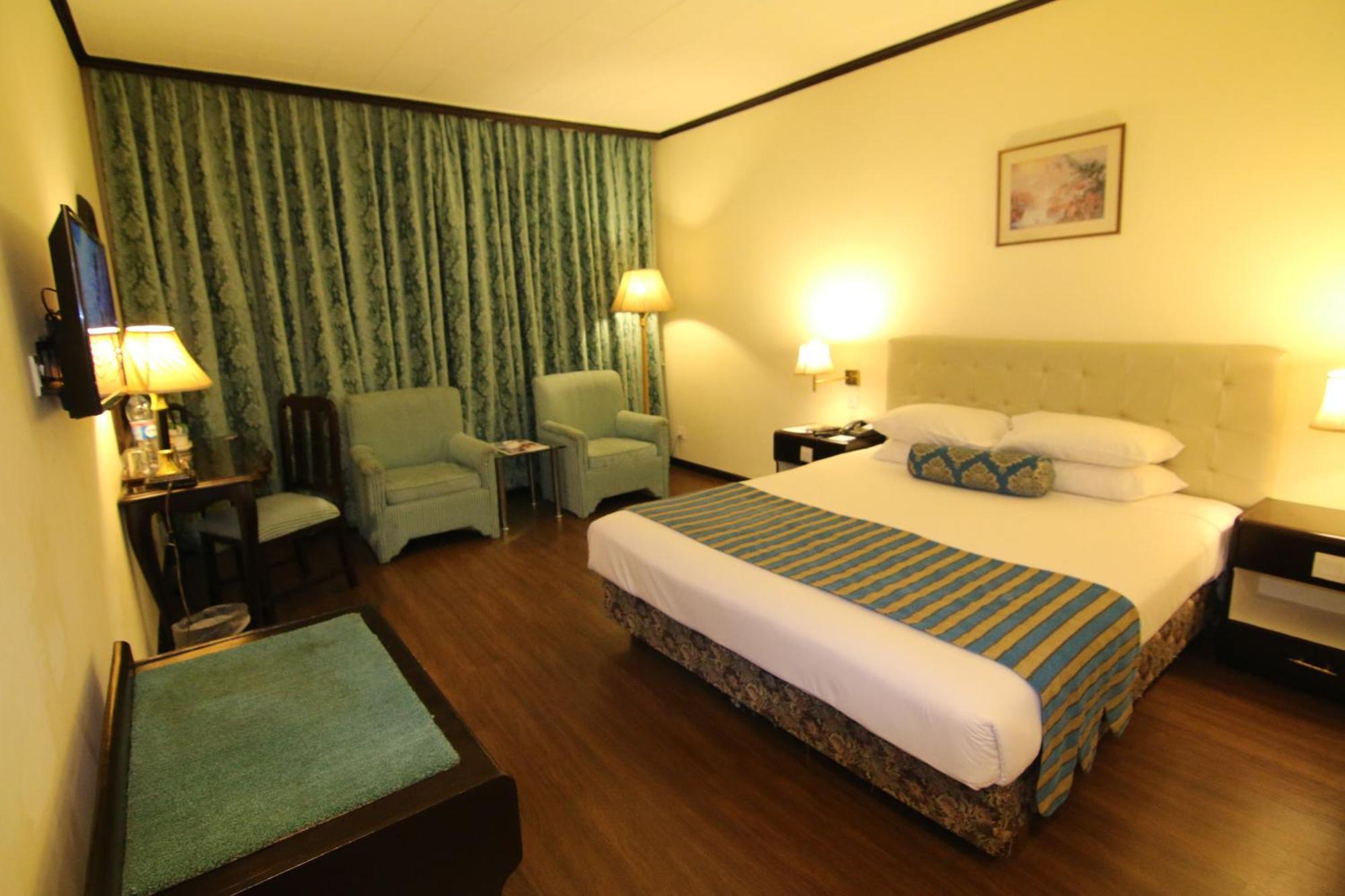 Islamabad Hotel Buitenkant foto