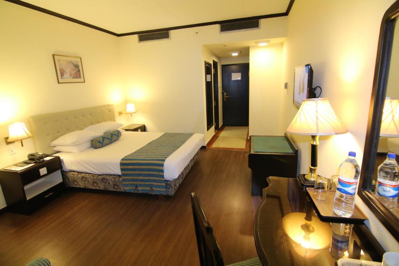Islamabad Hotel Buitenkant foto